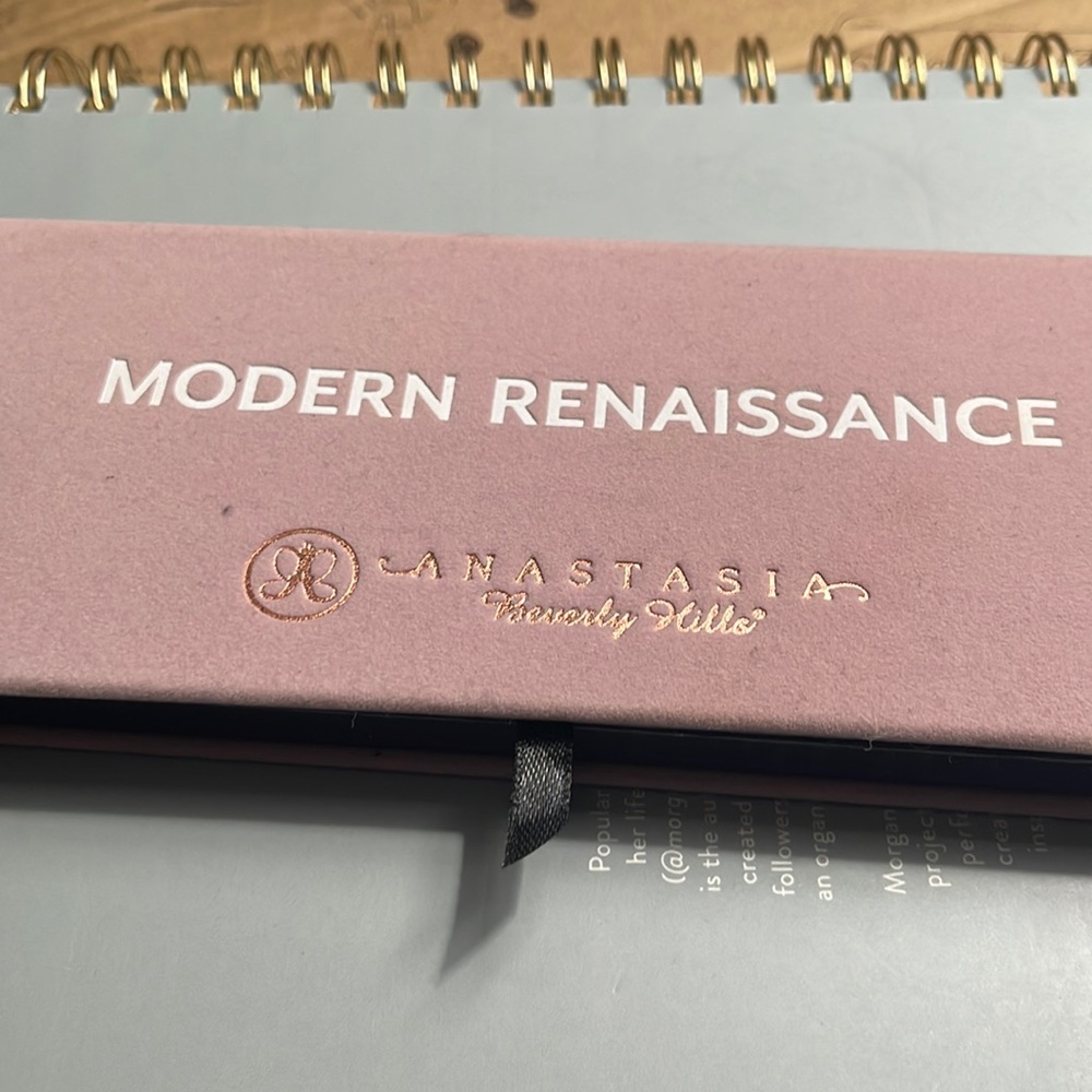 Eyeshadow palette